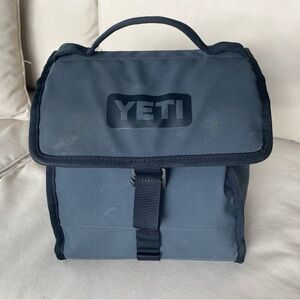 YETI Daytrip Lunch Bag Box Charcoal Grey Lunchbag Lunchbox Day Trip Cooler